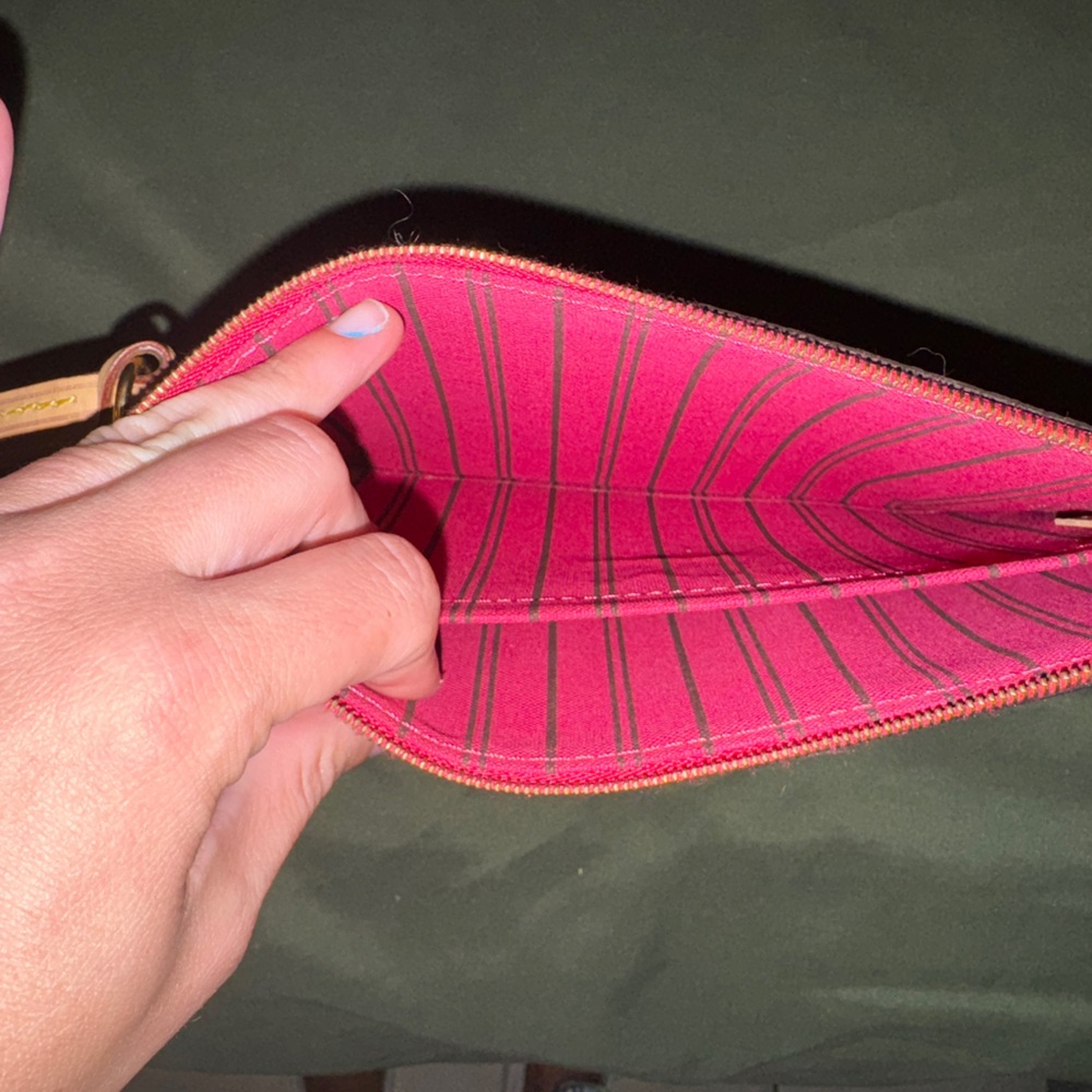 NEW Louis Vuitton Neverfull Wristlet - Picture 6 of 7
